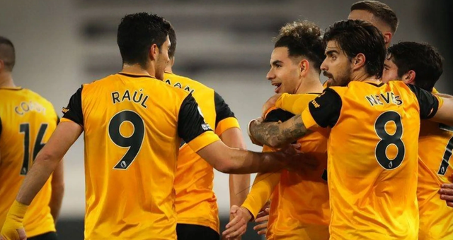 官方更新S14八强选手KDA榜：前五T1占了前三，Xiaohu第四