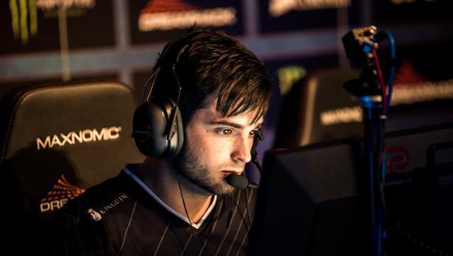 Kingen Alola尽力抓住Ertahan！双C支持 Hanwha Life Esports ，在第一场比赛中拒绝翻盘并击败 Nongshim RedForce 。